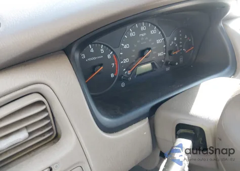 2000 Honda Accord 2.3 Lx из США, поврежденный, VIN 1HGCG5647YA078119